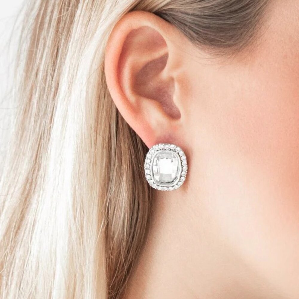 Paparazzi Jewelry Accessories - The Modern Monroe - White Earrings - Vintage